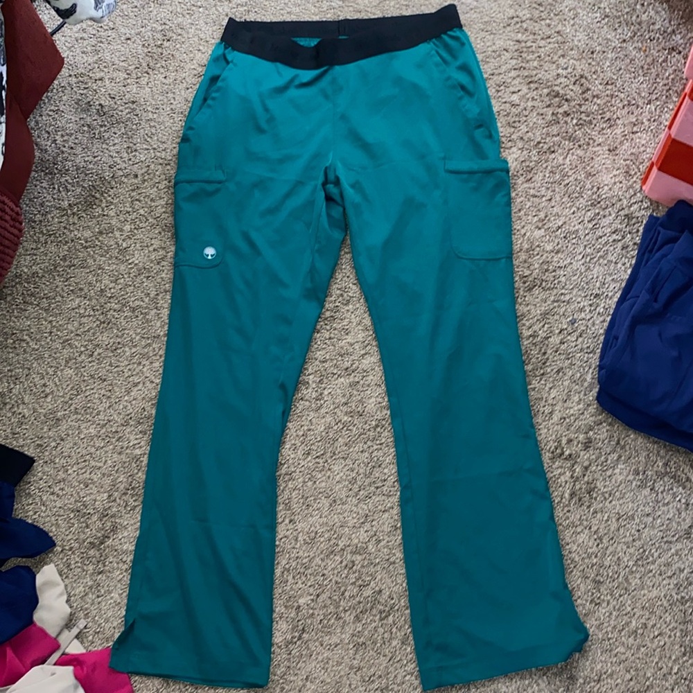 Scrub set